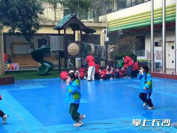同心筑防线！消防救援站携手幼儿园开展趣味消防宣教