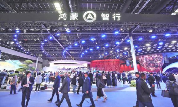 北京车展的“华为主场”：汽车生态兑现“诗与远方”