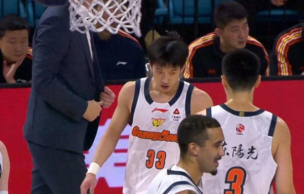 场均近20+10+5+5! 广东队挖走上海新后卫, 这可是“加强版徐杰”